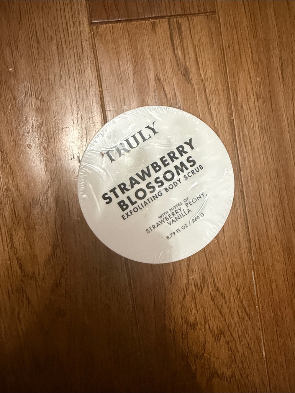 TRULY Strawberry  and mango  Blossoms Exfoliating Body Scrub - White